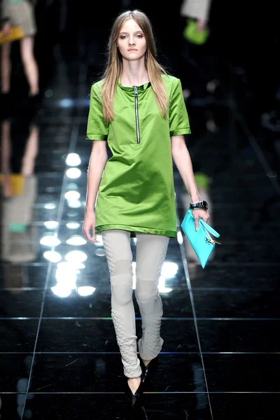 Look 15